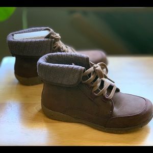 Brand New!! Chacos Chukka Women’s Barberry Boot